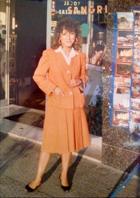 Ana Grande vestida amb l’uniforme de Renfe