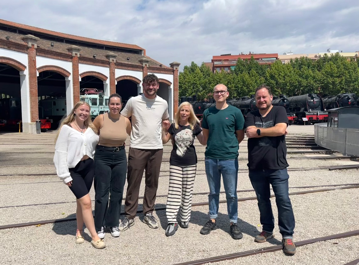 Ana Grande amb els alumnes del projecte de 2023 d’EPS